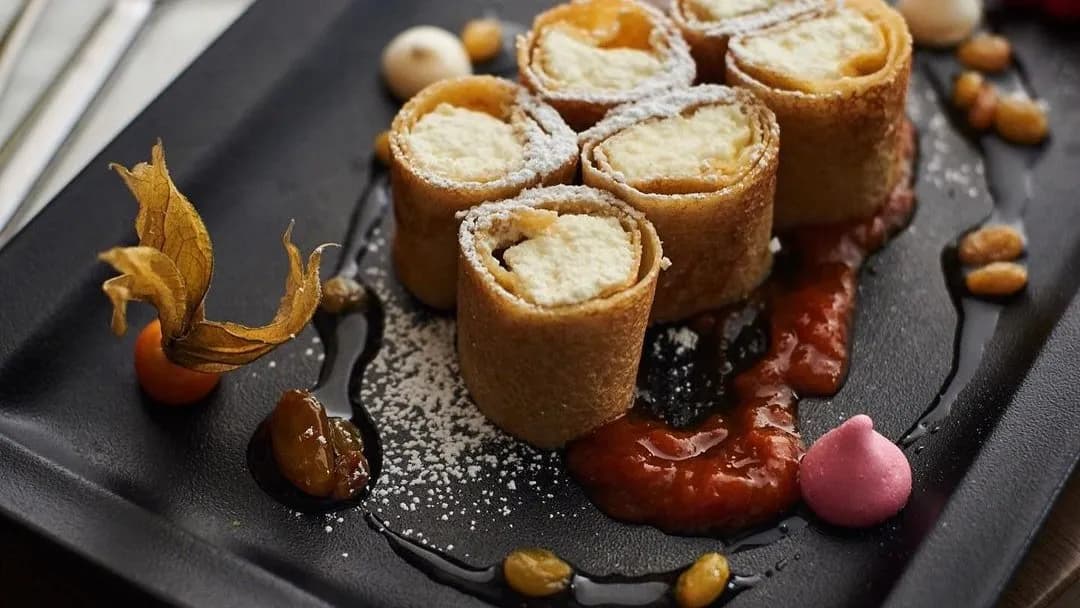 Bistro túrós palacsinta házi baracklekvárral és habcsókkal