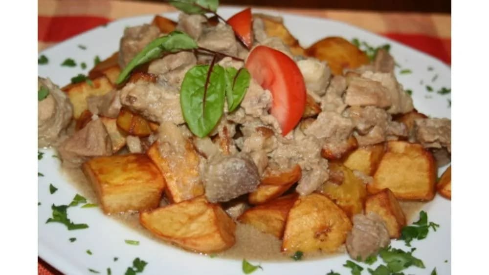 Brassói aprópecsenye kockaburgonyával