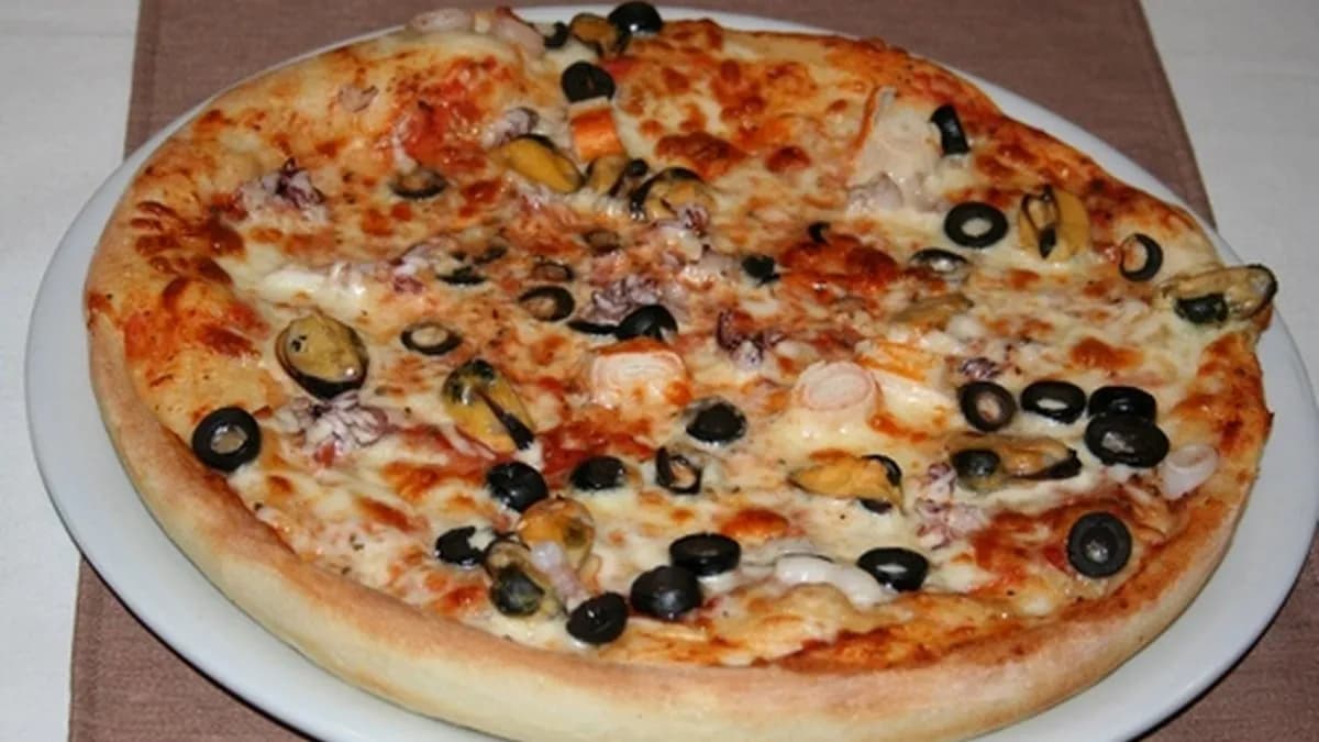 Tenger gyümölcsei pizza (30 cm)