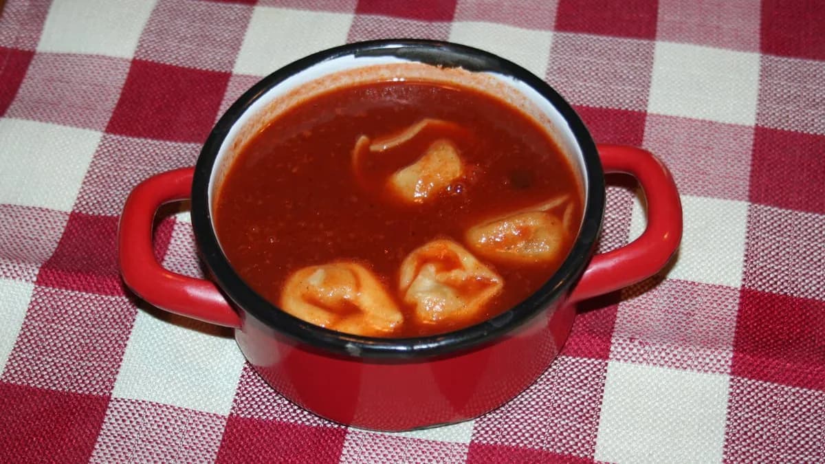 Paradicsomleves mozzarella golyóval