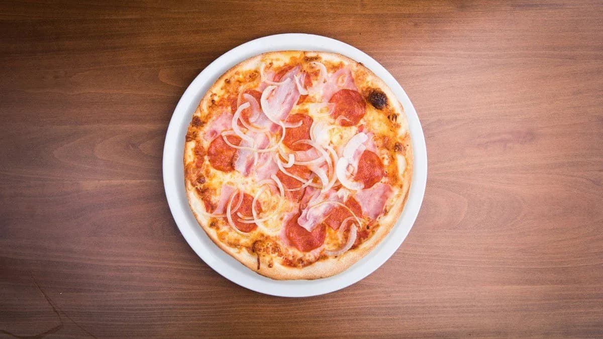 Magyaros pizza (26 cm)