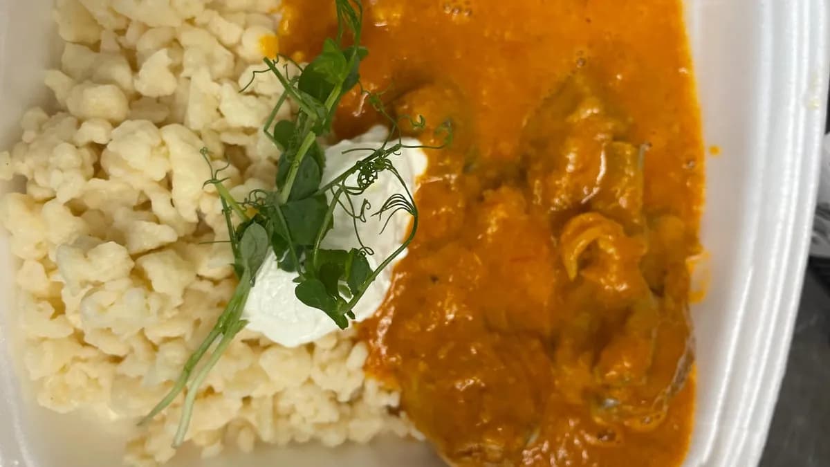 Csirkepaprikás, galuskával