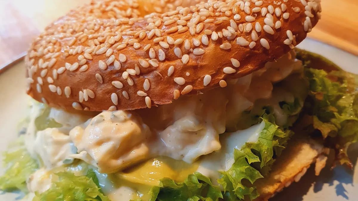 TOJÁSSALÁTA SZENDVICS