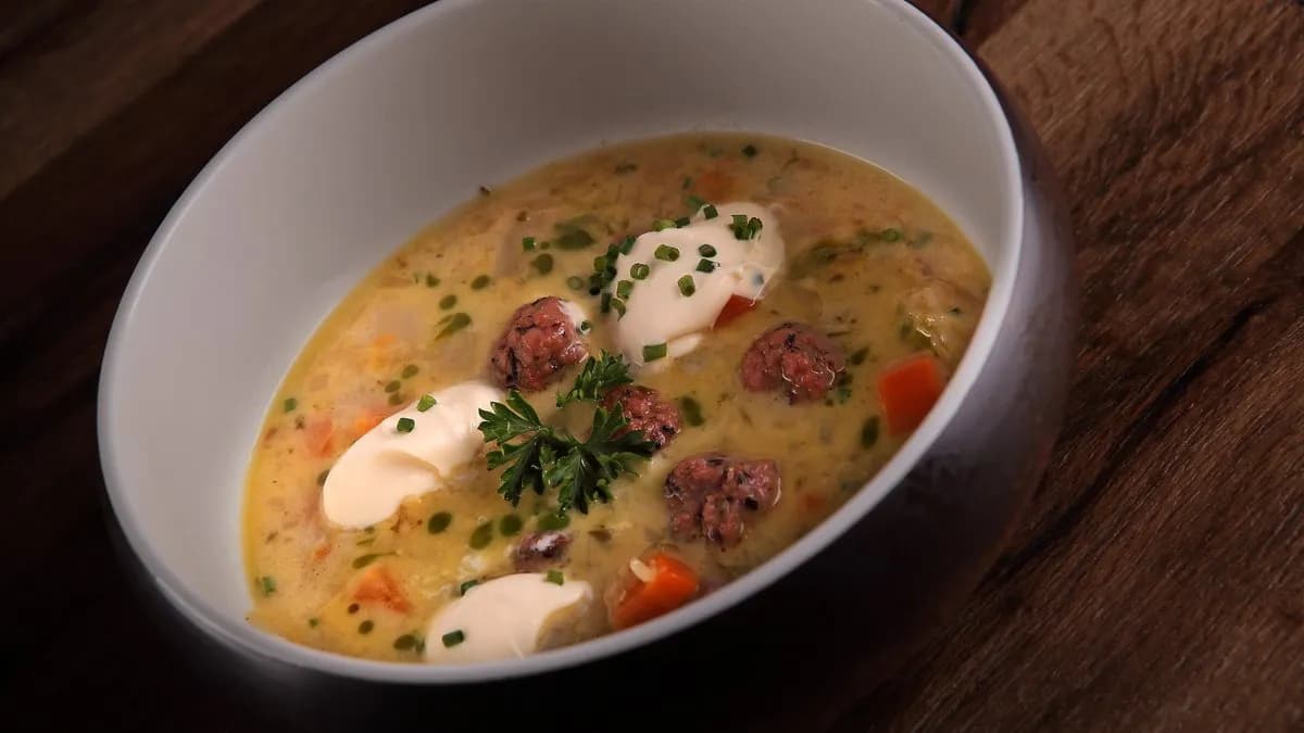 Csorba, húsgombóccal, tejfölhabbal (3dl)