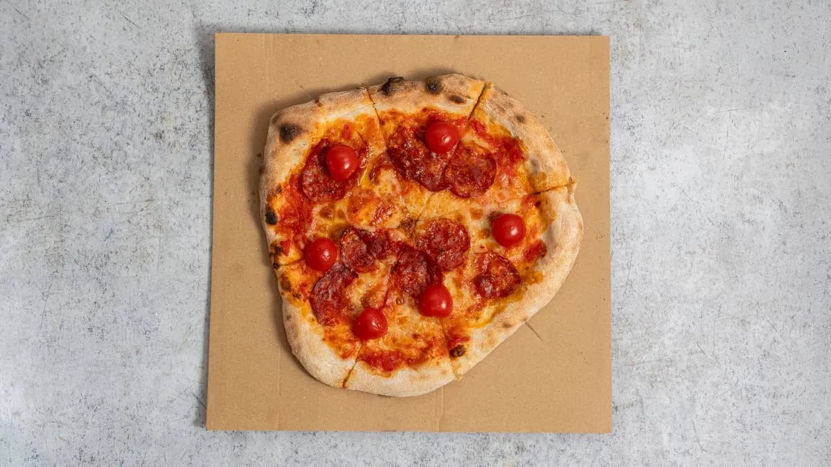 Szalámis-paradicsomos