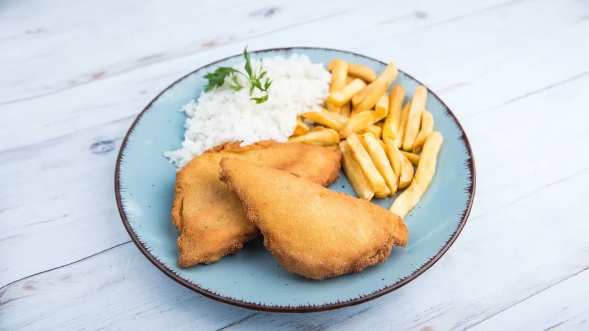 Rántott sajt körettel