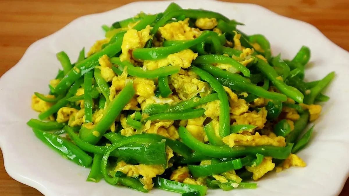 Pirított tojás zöldpaprikával