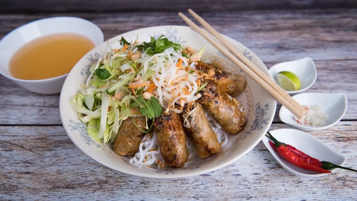 Tésztaleves tavaszi tekerccsel