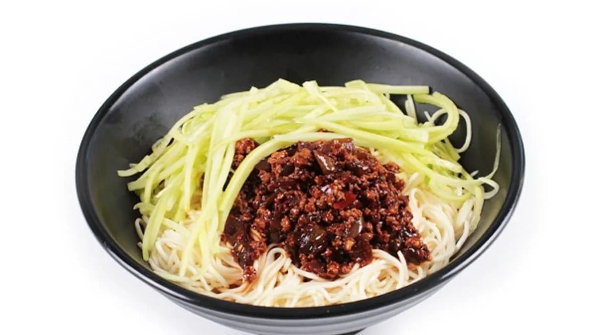 A93 : Házi tészta pekingi szósszal (1 fős adag)