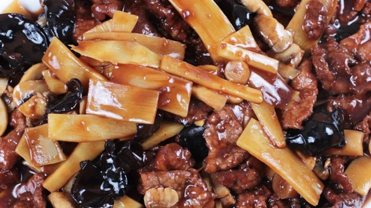 A53 : Marhahússzeletek bambusszal és gombával