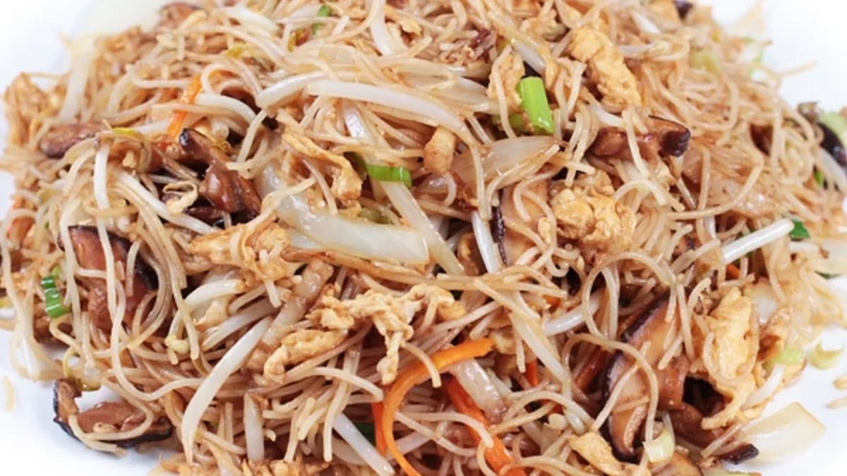 A95 : Házias sült rizstészta ( 1 Fő )