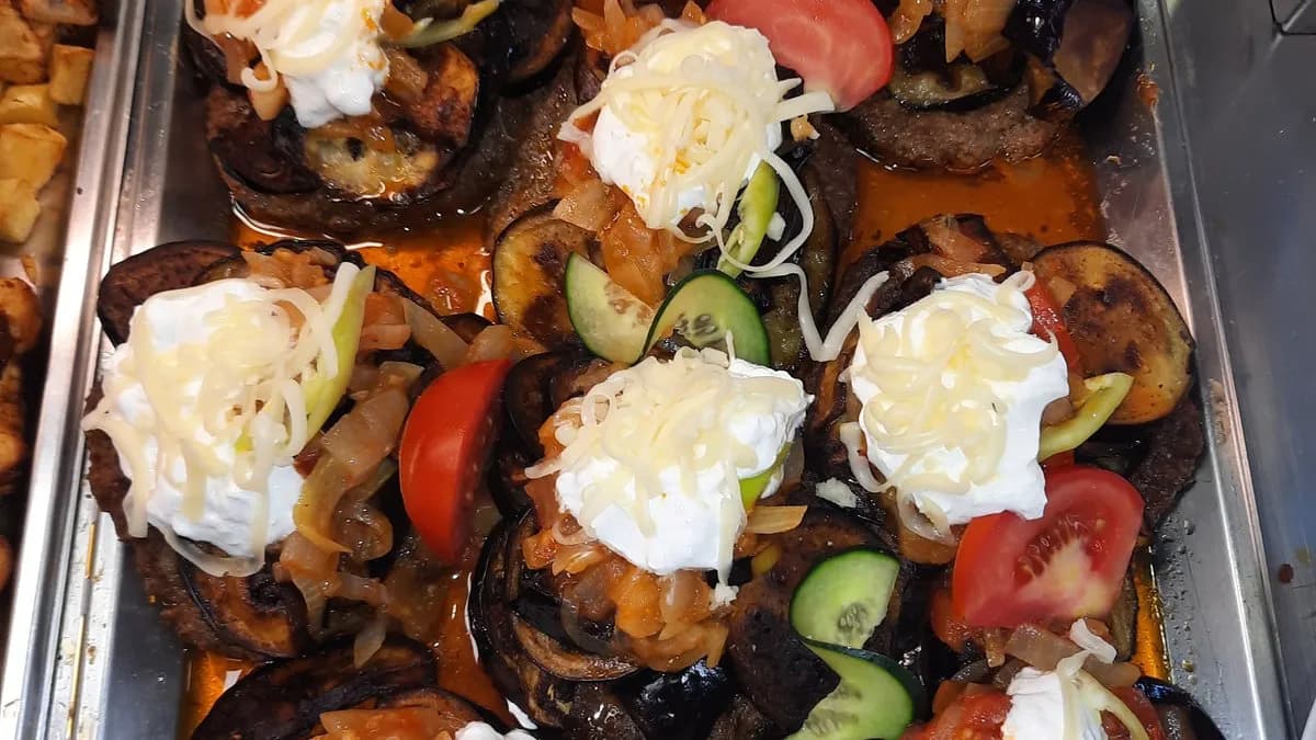 Sült padlizsán, borjú ágyon ,körettel