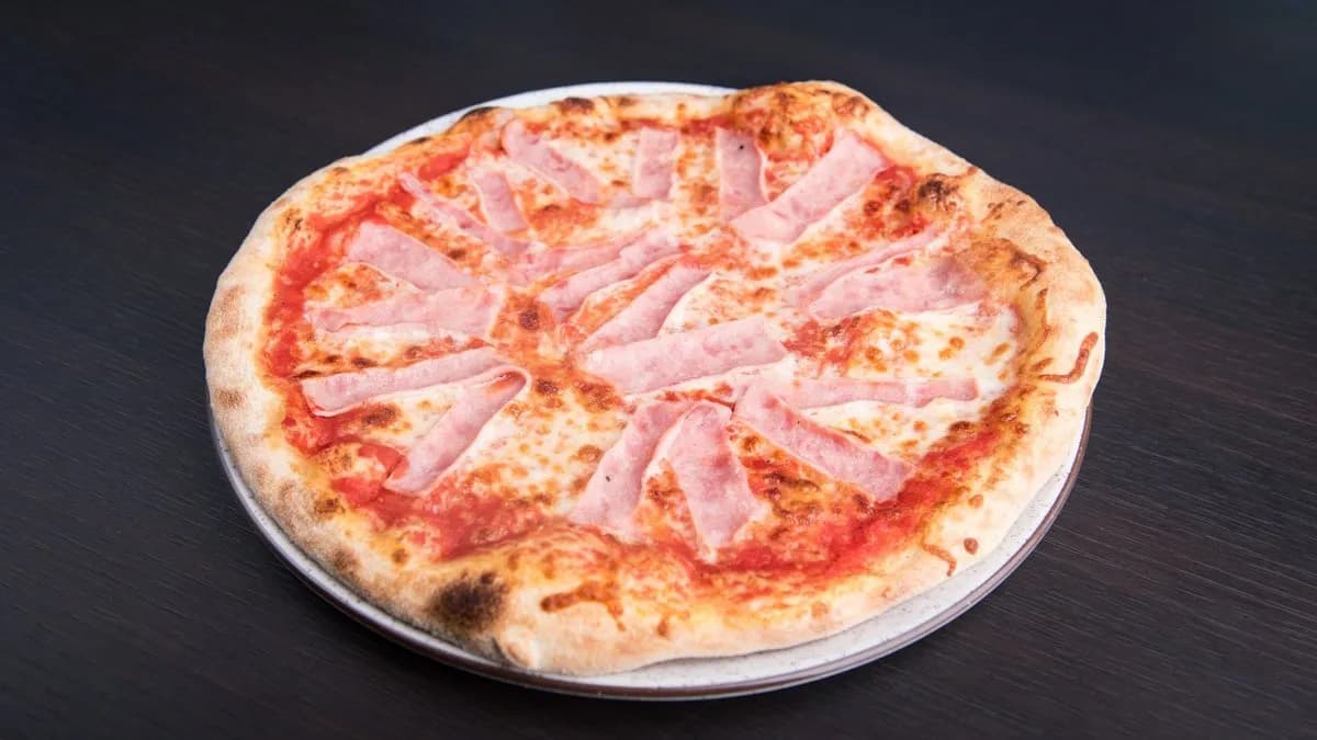 Prosciutto pizza
