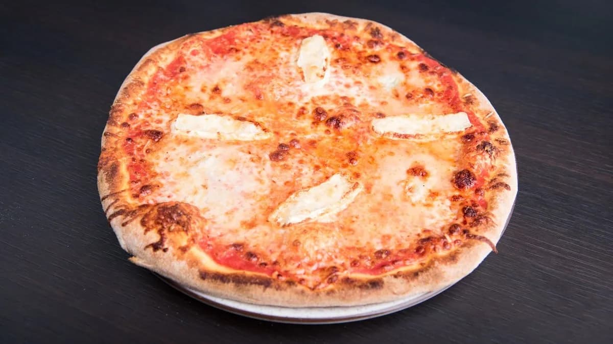 Quattro formaggi pizza (V)