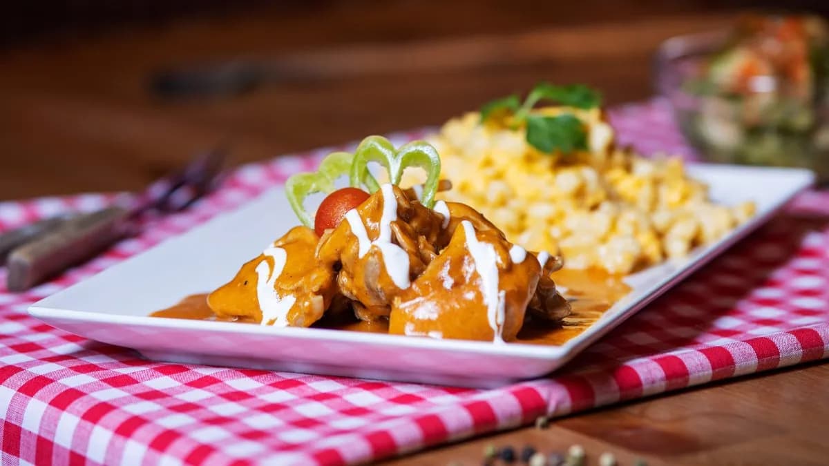 Paprikás csirke tojásos nokedlivel