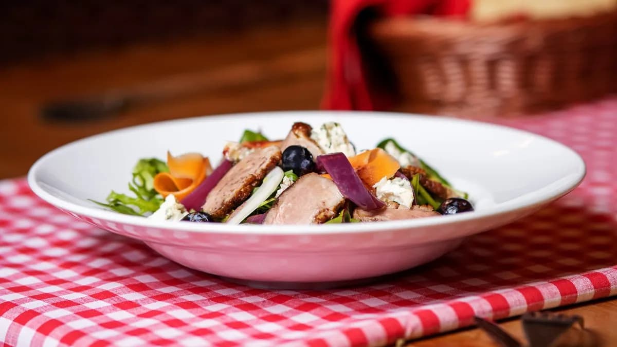 Áfonyás kacsasaláta