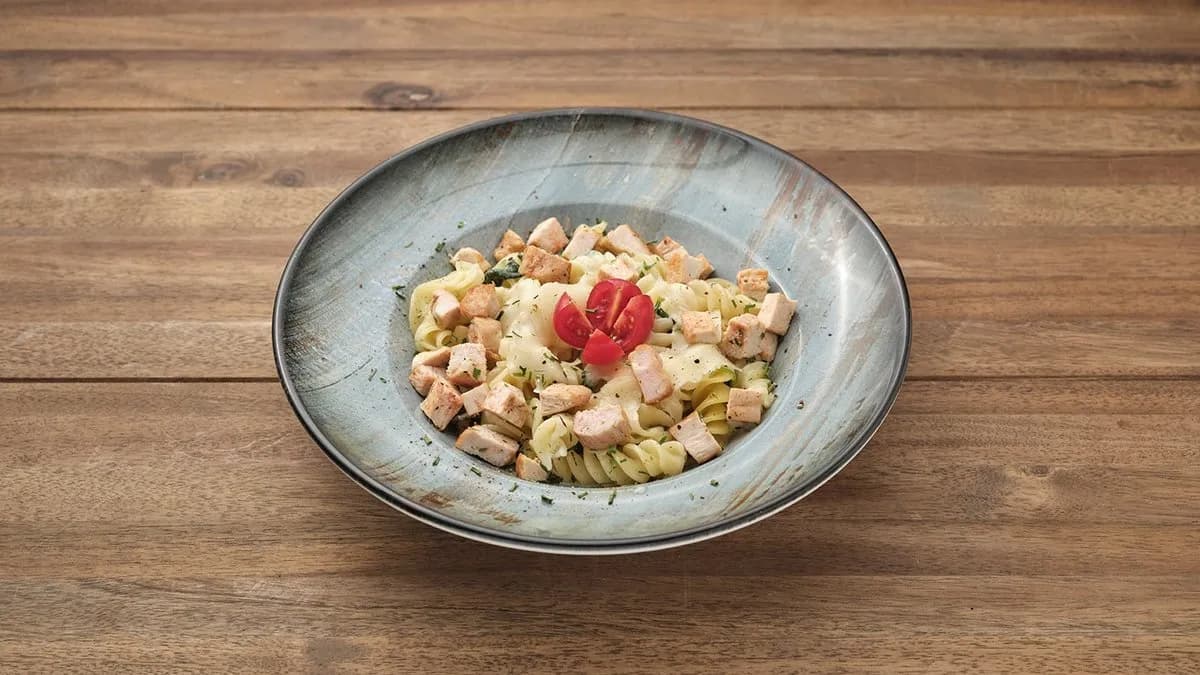 Tejszínes-parajos fussili csirkével