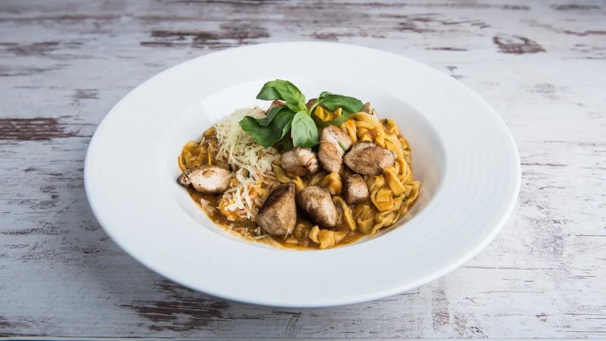 Tagliatelle "Arrabbiata con pollo"