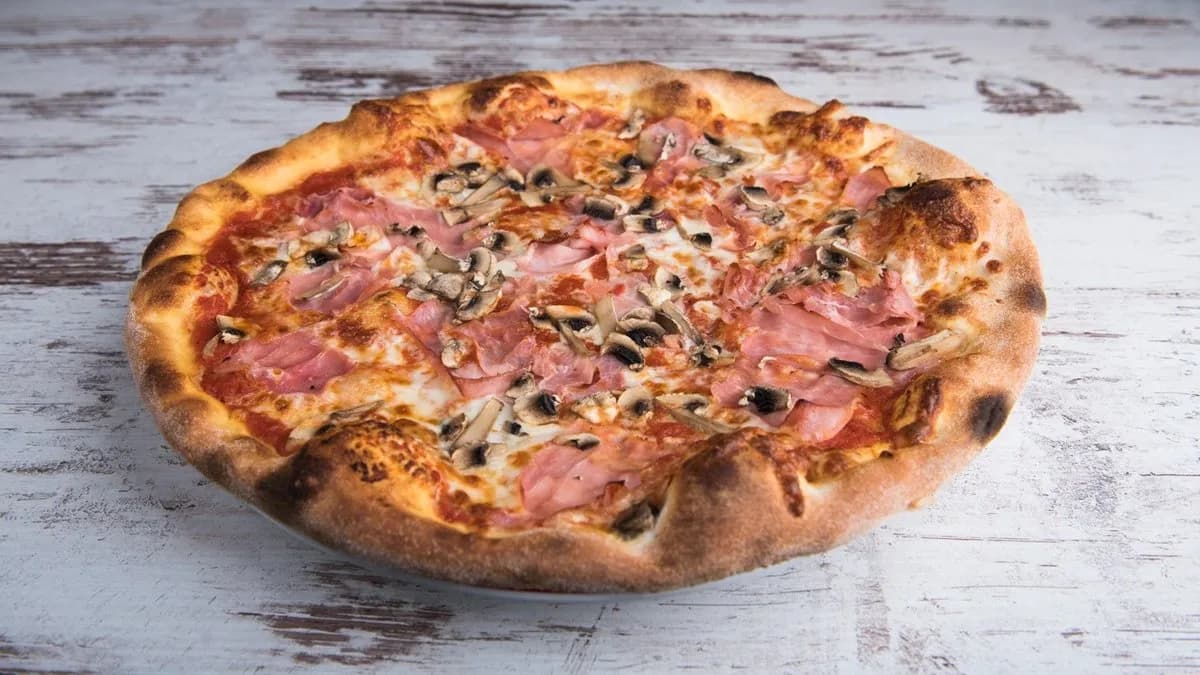 Cotto e funghi Pizza