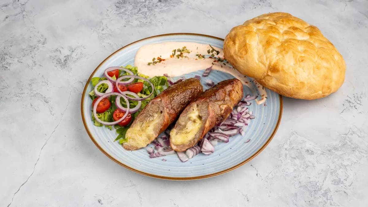 Grillezett töltött csevapcsicsa baconnal göngyölve