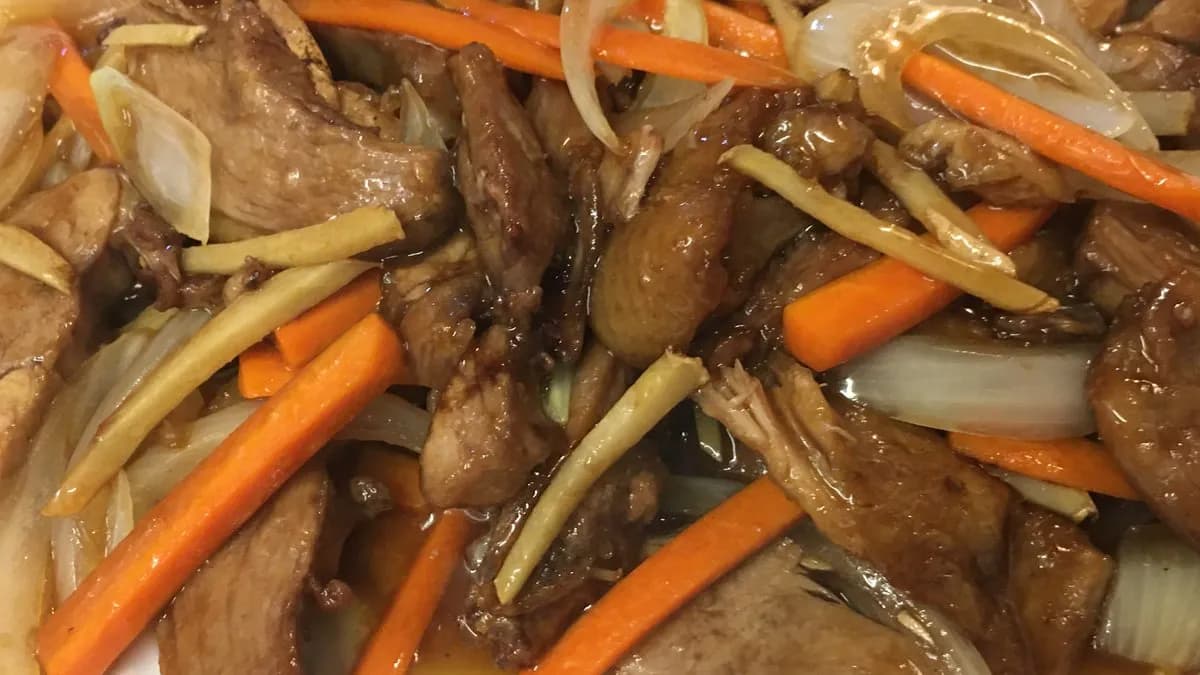 H05 Kacsa gyömbérrel és zöld hagymával 姜葱鸭