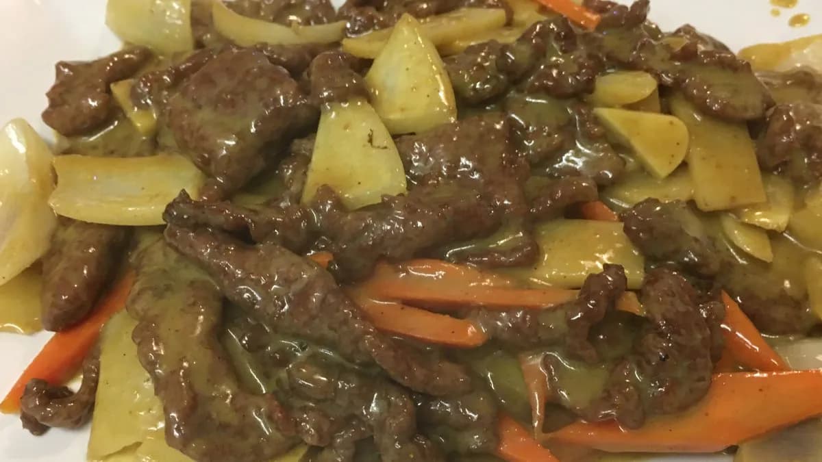 D01 Curry-s marhahús 咖喱牛肉