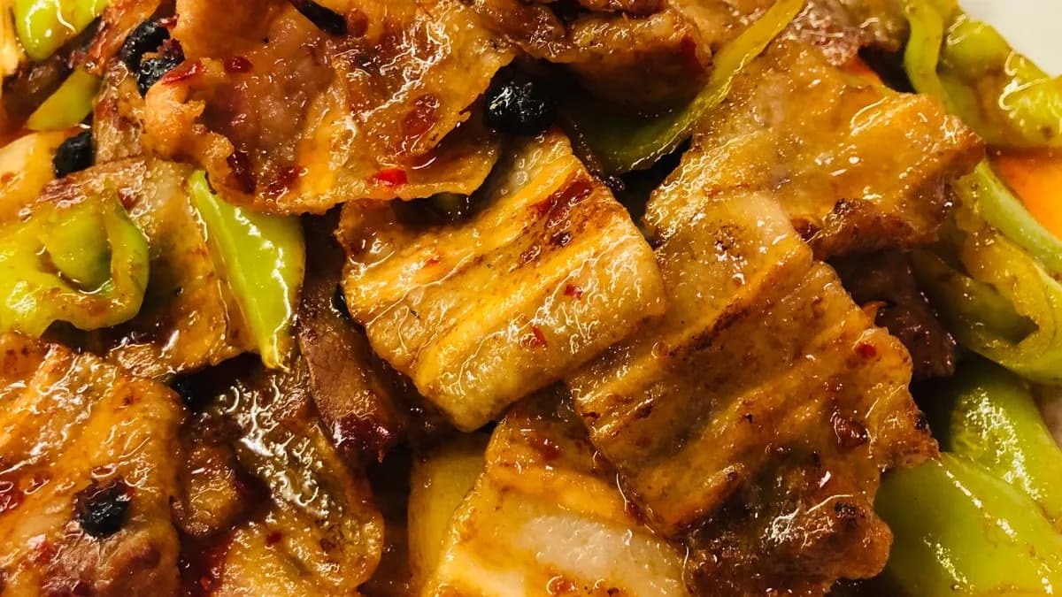 E05 Sült sertés császár zöldpaprikával 回锅肉