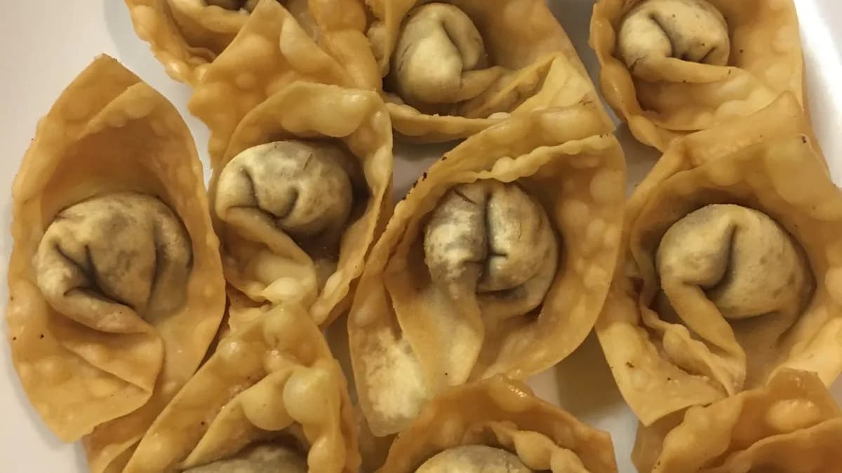 B06 Sült Wonton (10 db)炸馄饨