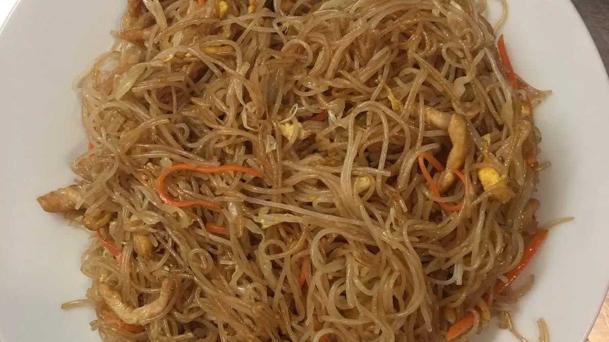 R02 Rántott rizstészta 炒粉干