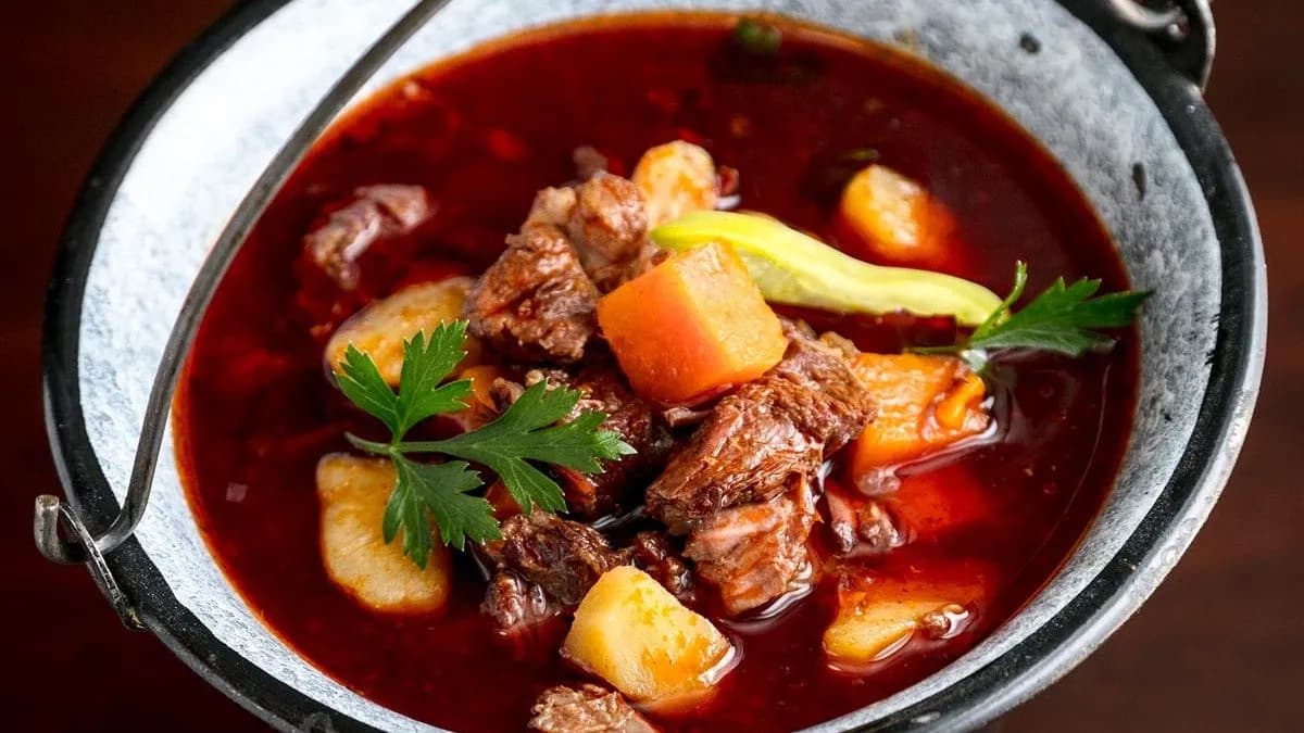 Gulyásleves csipetkével bográcsban /laktózmentes/