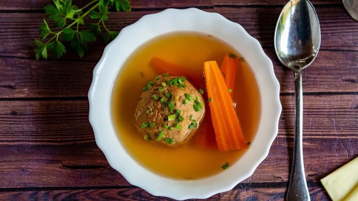 Húsleves házi májgombóccal