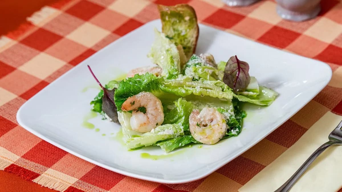 Cézár saláta királyrákkal