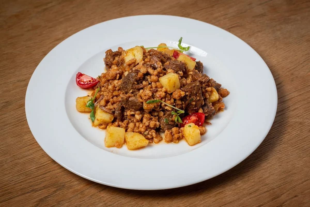 Alföldi tarhonyás hús