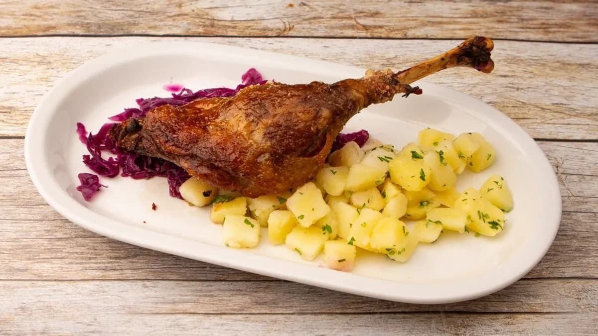 Konfitált libacomb párolt káposztával