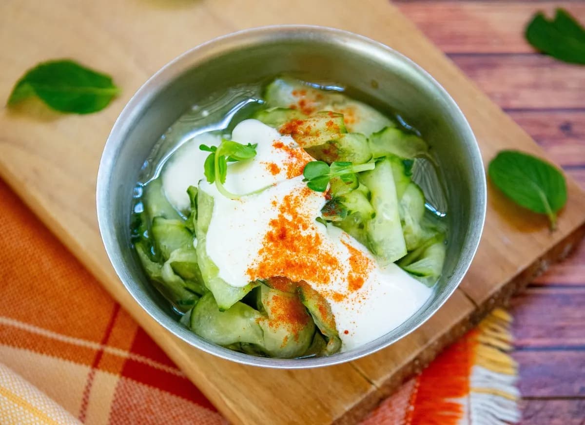 Uborkasaláta tejföllel