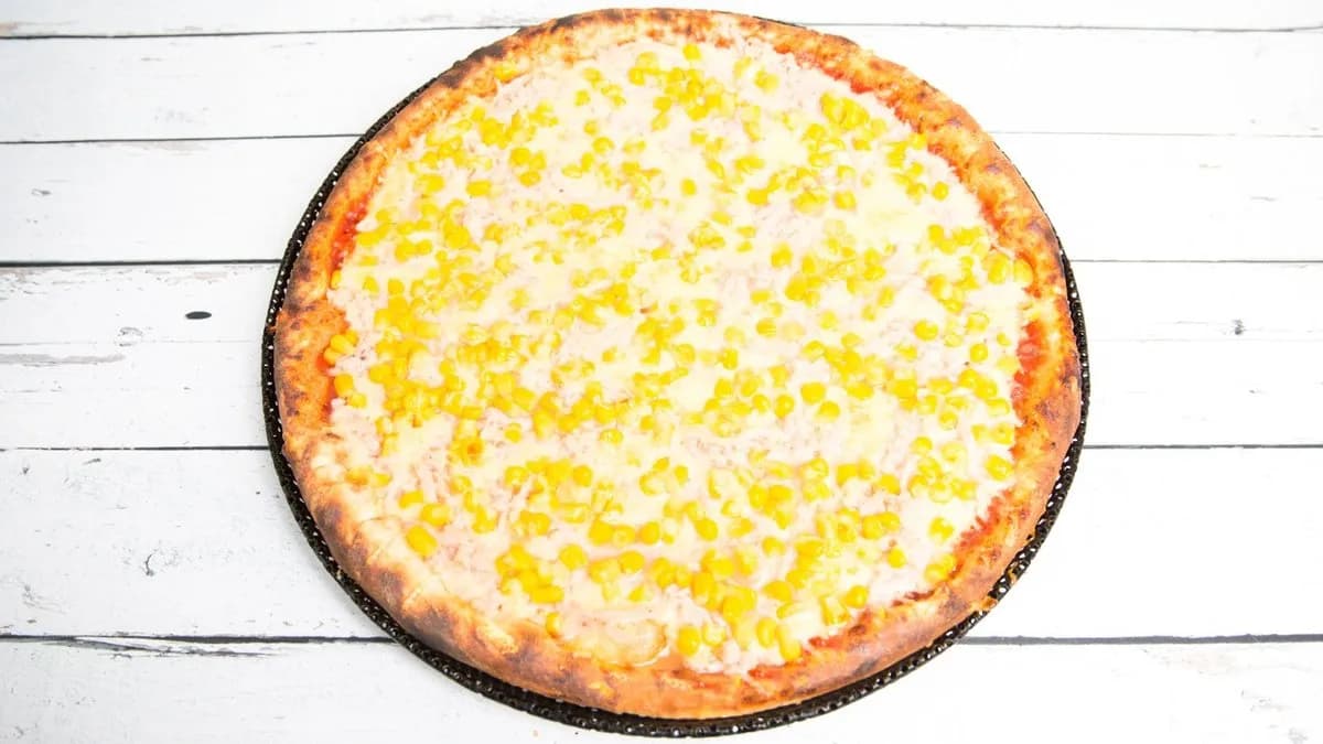 Sonkás-kukoricás pizza