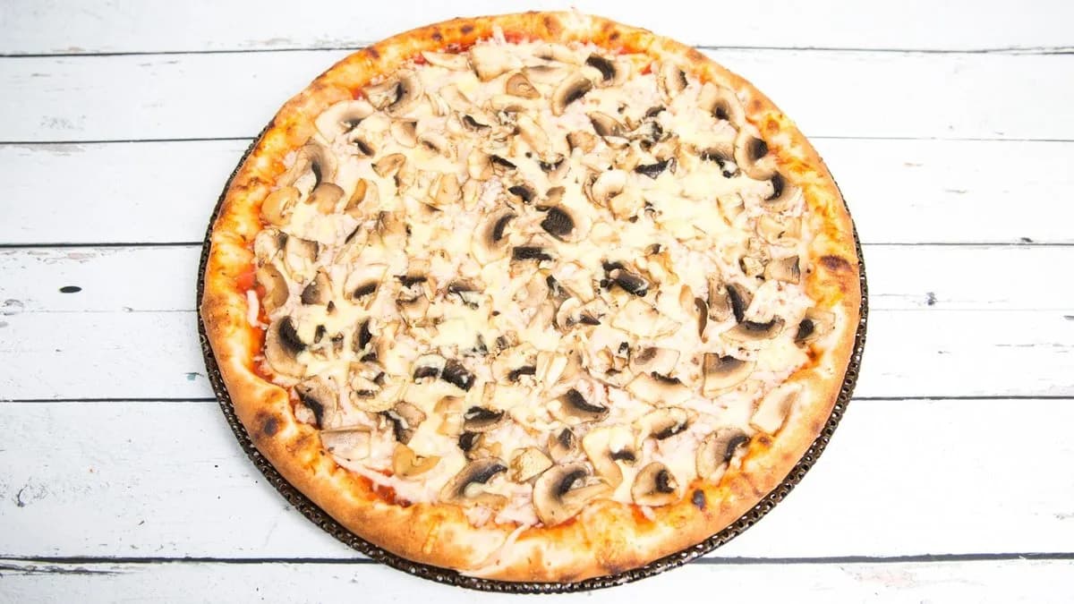 Sonkás-gombás pizza