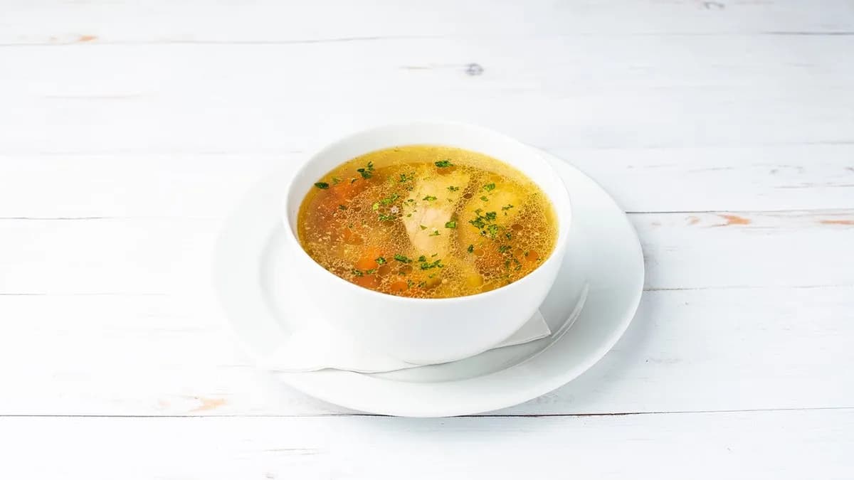 Nagymama tyúkhúslevese gazdagon | nagy adag