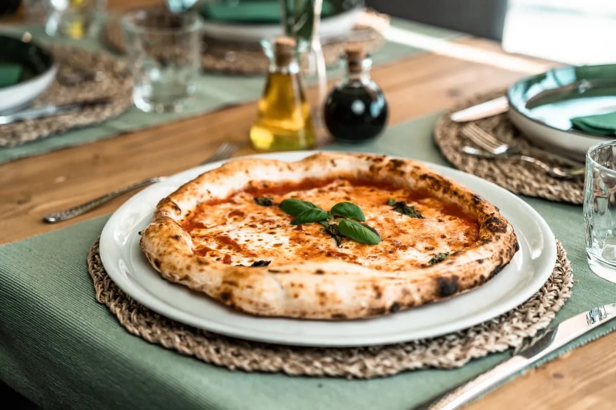 Pizza Margherita (V)