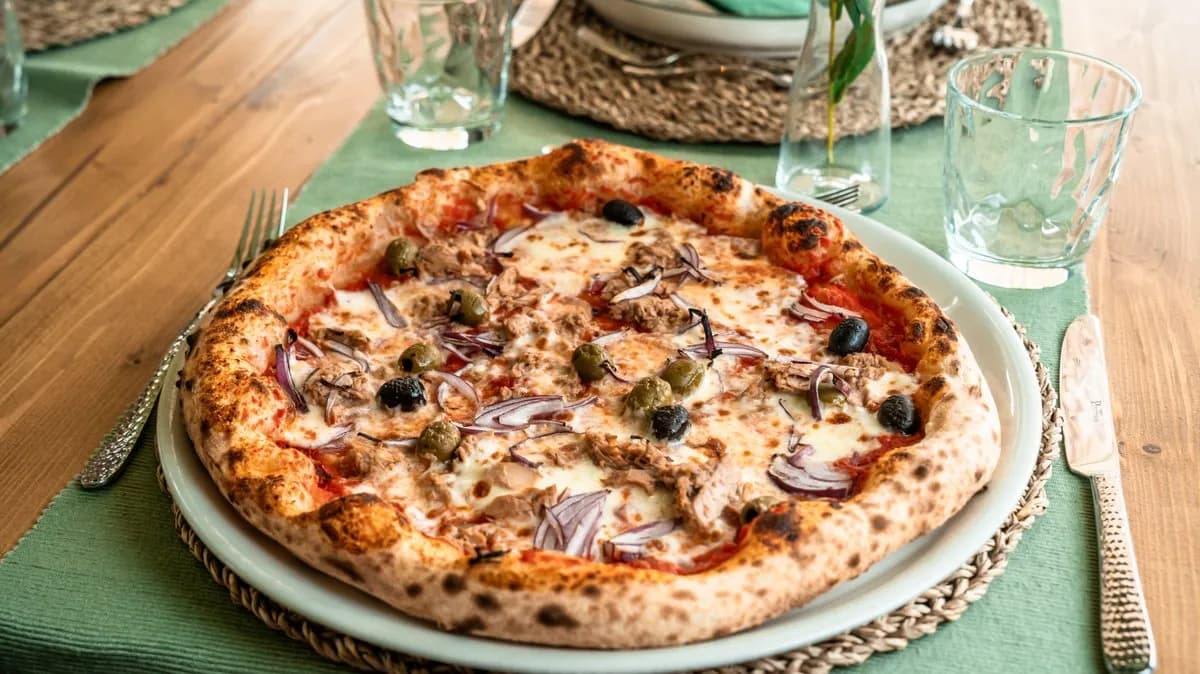 Pizza Tonno e Chipolla