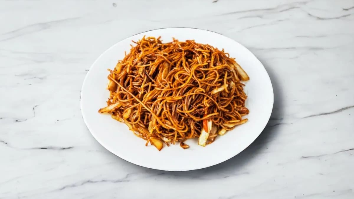 Pirított rizstészta zöldségekkel