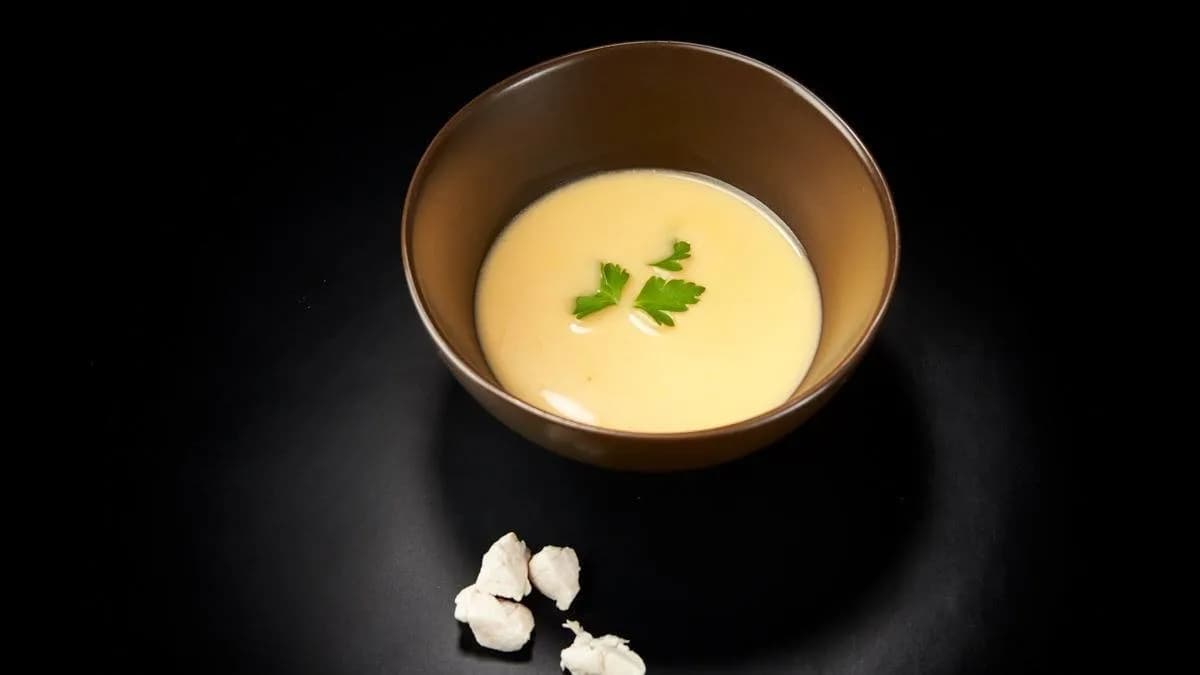 Cheddar sajtkrémleves friss korianderrel