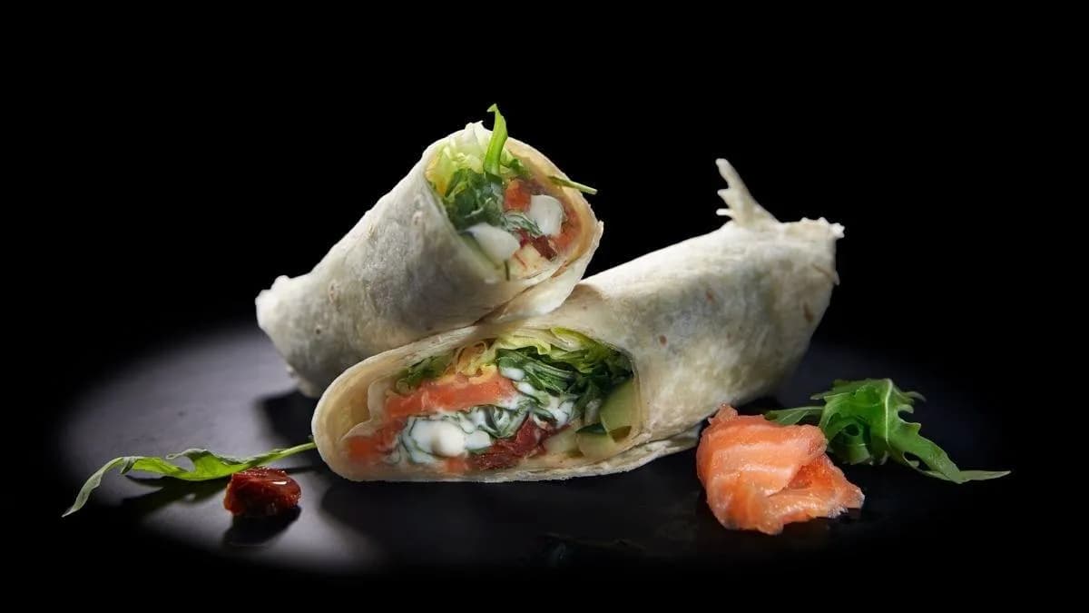 Füstölt lazacos wrap