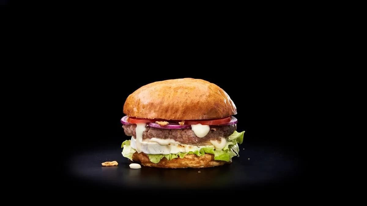 Camembert Beef burger