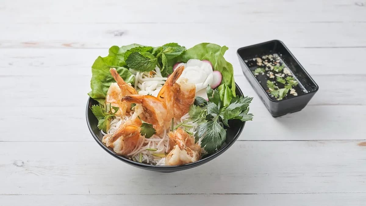 20. Shrimp with ricenoodle / Garnélarák rizstésztával