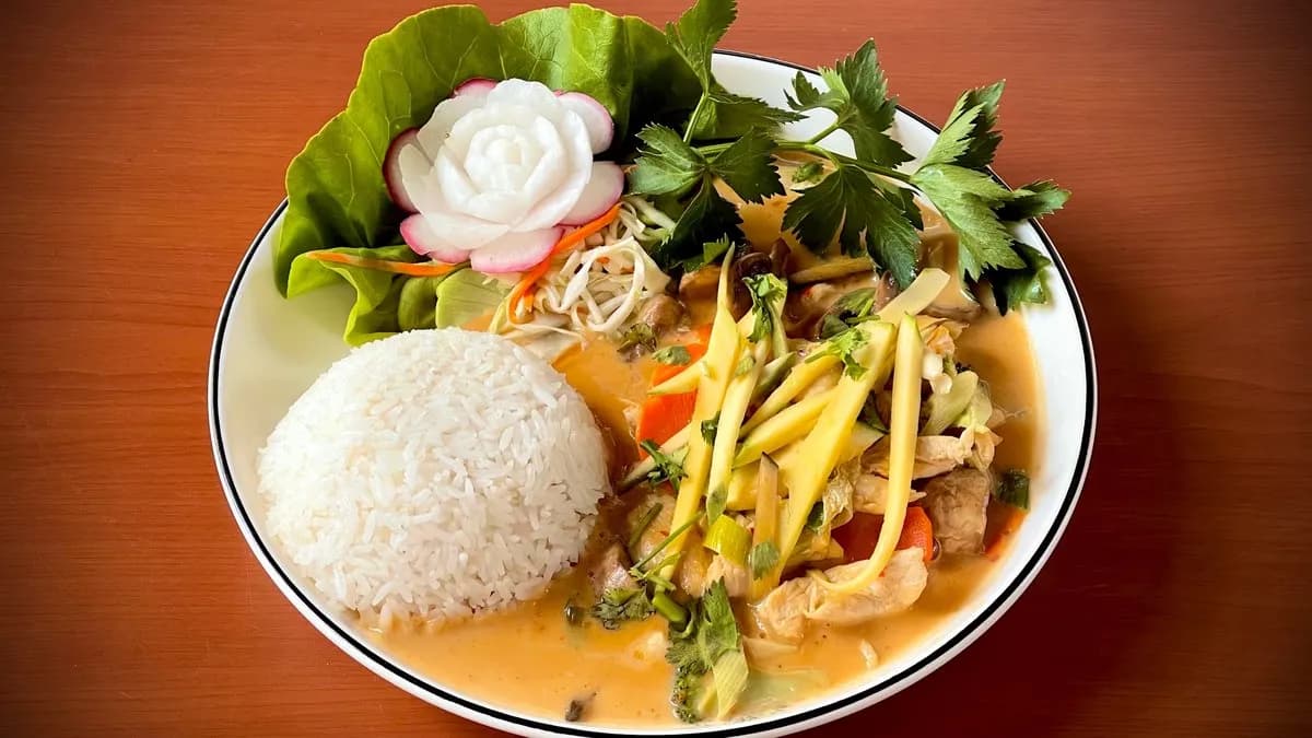 63.shrimp with mango sauce