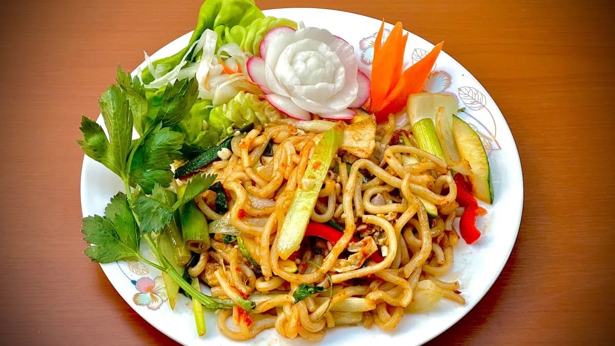43.mixed fried udon noodles(tofu,chicken,beef,shrimp)