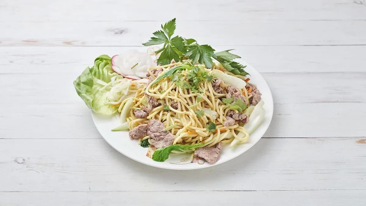 45. Fried noodle with chicken / Sült tészta csirkehússal