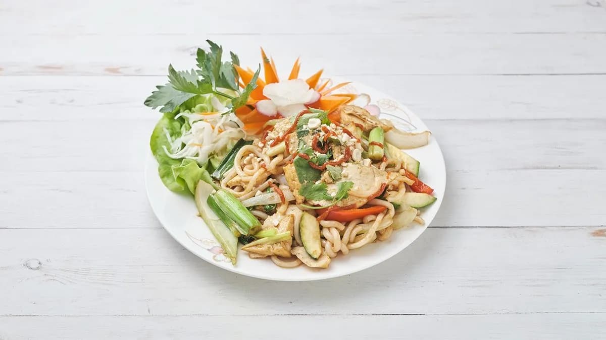 39. Fried udon noodle with tofu / Sült udon tészta tofuval