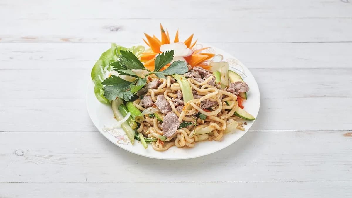 41. Fried udon noodle with beef / Sült udon tészta marhahússal